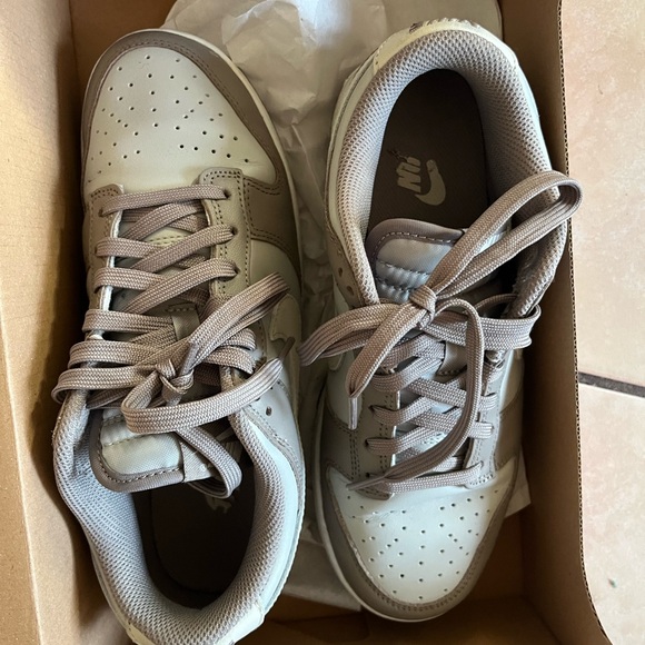 Women’s Dunk Low “Moon Fossil” - Picture 3 of 5